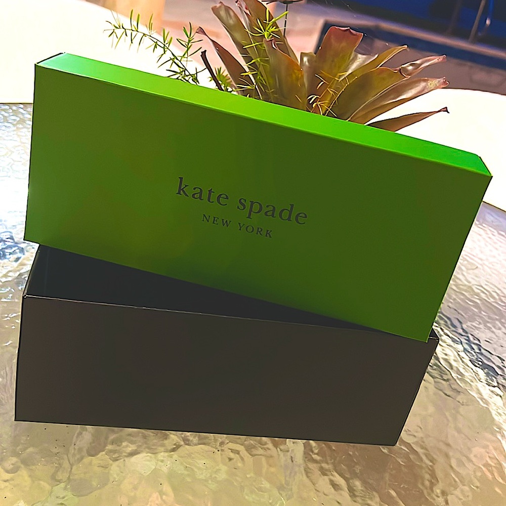 New Kate Spade New York shoe box 🎁